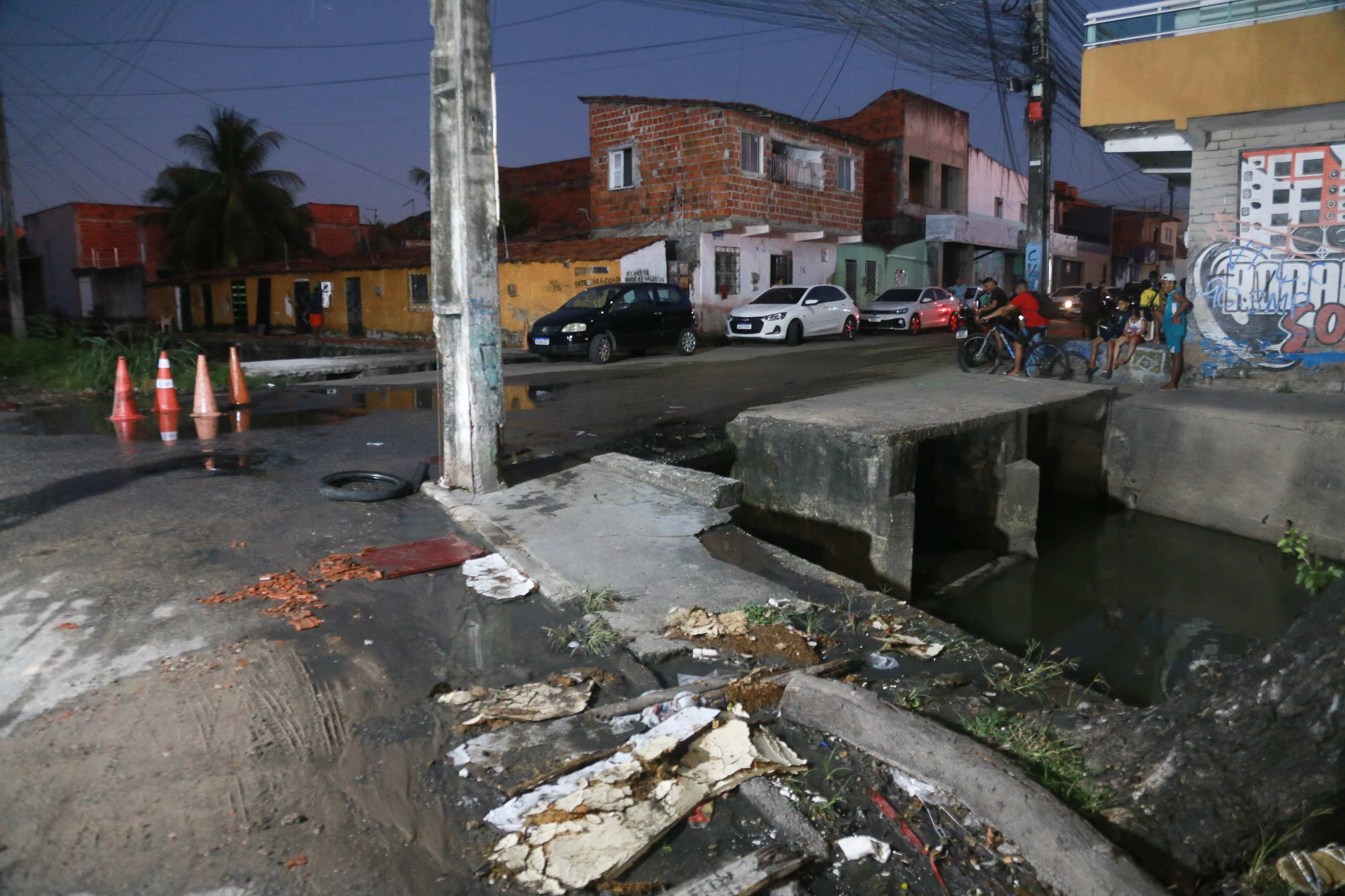 canal da rua antes da intervenção
